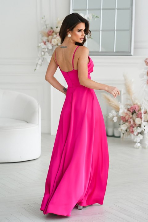 282-07 Sukienka Satynowa Z Rozcięciem Na Nodze - fuksja