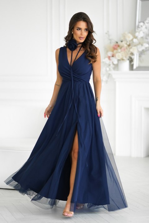 318-01 Długa Sukienka Z Paskiem Z Różyczką - Granatowy