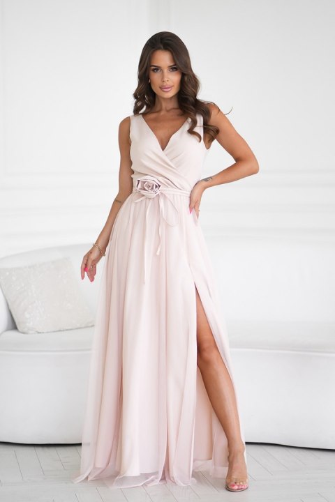 318-21 Długa Sukienka Z Paskiem Z Różyczką - beżowy