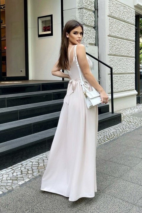 239-21 Długa Sukienka Na Ramiączkach Z Połyskiem - szampański