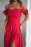 330-02 Elegancka Sukienka Z Drapowaniem, Rozcięciem I Błyszczącą Tkaniną - czerwony