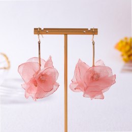 Kolczyki wiszące, efektowne tiulowe z koralikami pudrowy róż K1702