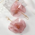 Kolczyki wiszące, efektowne tiulowe z koralikami pudrowy róż K1702