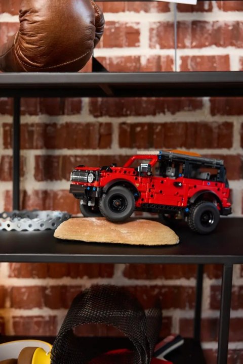 42213 - LEGO Technic - SUV Ford Bronco® LEGO