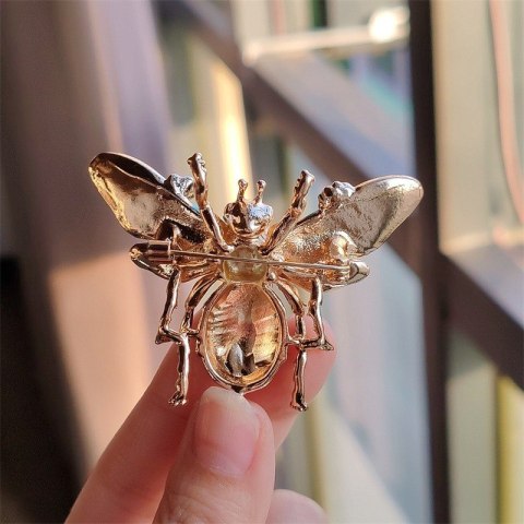 Broszka ozdobna kryształki turkusowy chrabąszcz kwiaty BZ189