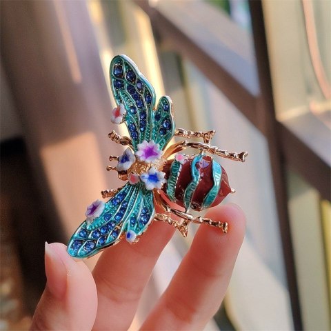 Broszka ozdobna kryształki turkusowy chrabąszcz kwiaty BZ189