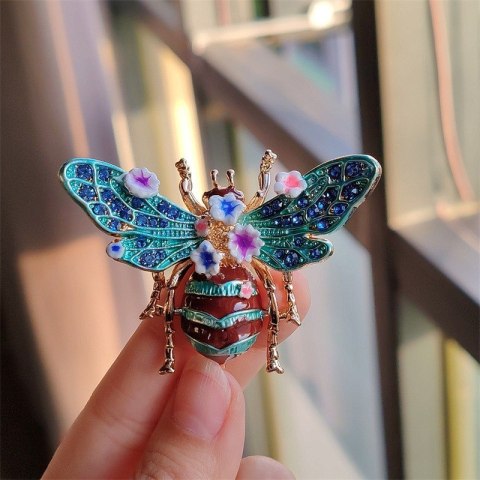 Broszka ozdobna kryształki turkusowy chrabąszcz kwiaty BZ189