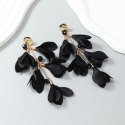Kolczyki wiszące, efektowne tiulowe kwiat, czarne K1706