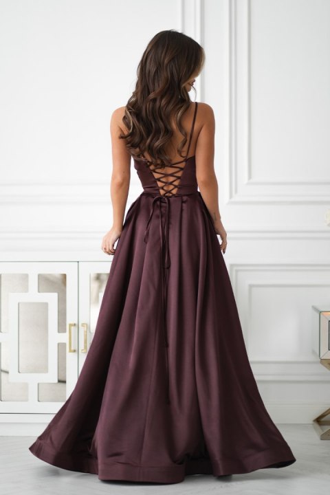 334-61 Połyskująca Suknia Wieczorowa z Gorsetowym Sznurowaniem - czekoladowy