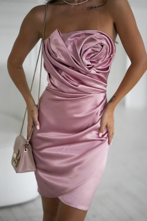 337-20 Elegancka Sukienka Satynowa Bez Ramiączek Z Drapowaną Różą - brudny róż