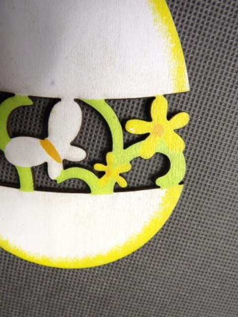 Żółte Drewniane Jajko Dekoracyjne z Ażurowym Wzorem 12,5x9 cm