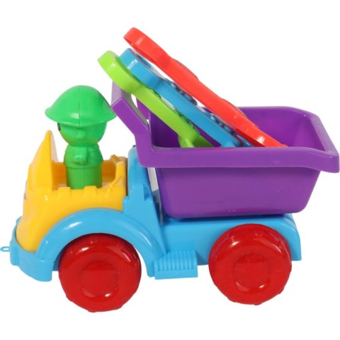 Samochód z akcesoriami do piasku