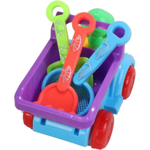 Samochód z akcesoriami do piasku