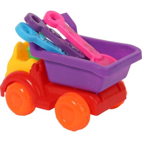 Samochód z akcesoriami do piasku
